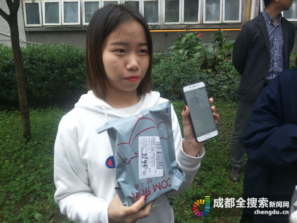 刘弘宇展示机器人发送的短信通知