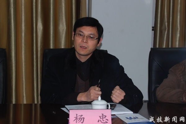 院长介绍学院整体情况学院院长雷兵,党委副书记,副院长龚朴陪同参观